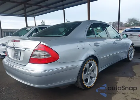 2007 Mercedes-Benz E 550 z USA, uszkodzony, nr VIN WDBUF72X07B065267